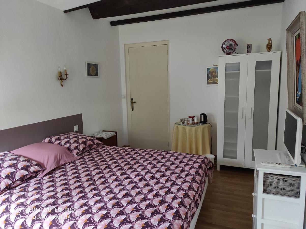 Chez Charlotte Et Michel Apartment Brassac  Bagian luar foto